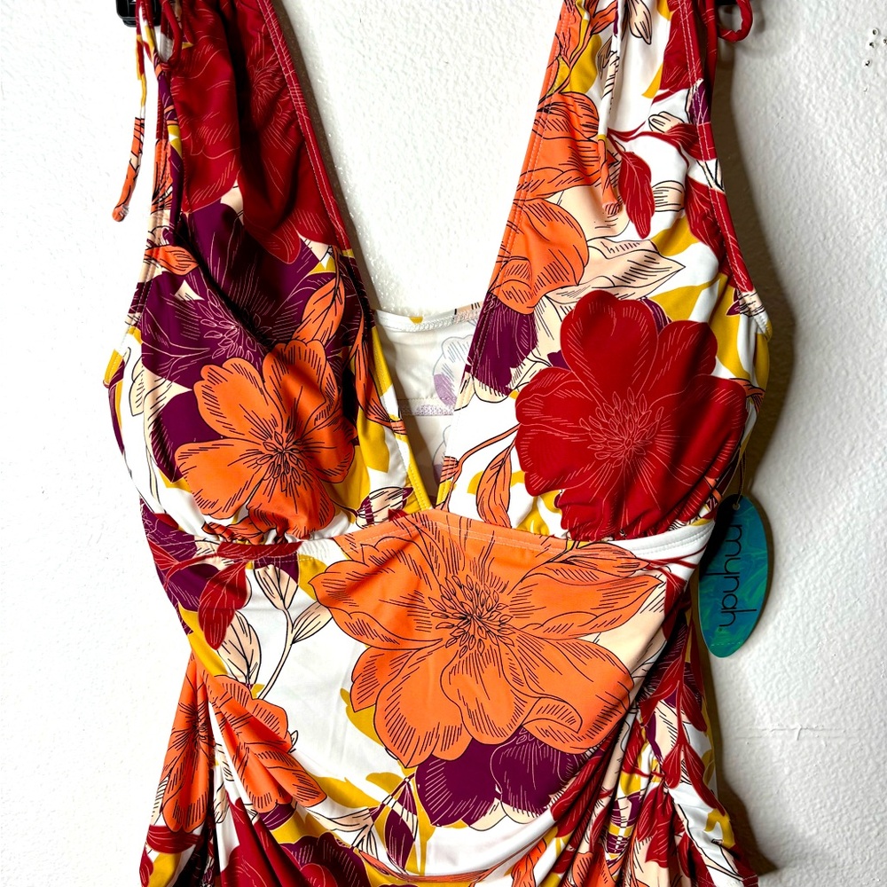 Women’s Swimsuit Top NWT Retail $44